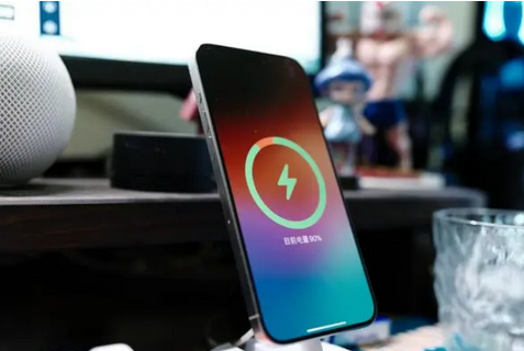 临安苹果15换屏服务分享用什么充电器给iPhone15充电更好 